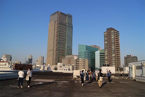 建築ツアーの様子